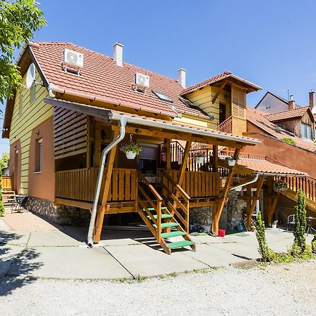 Almafa Apartmanhaz Eger Eksteriør billede
